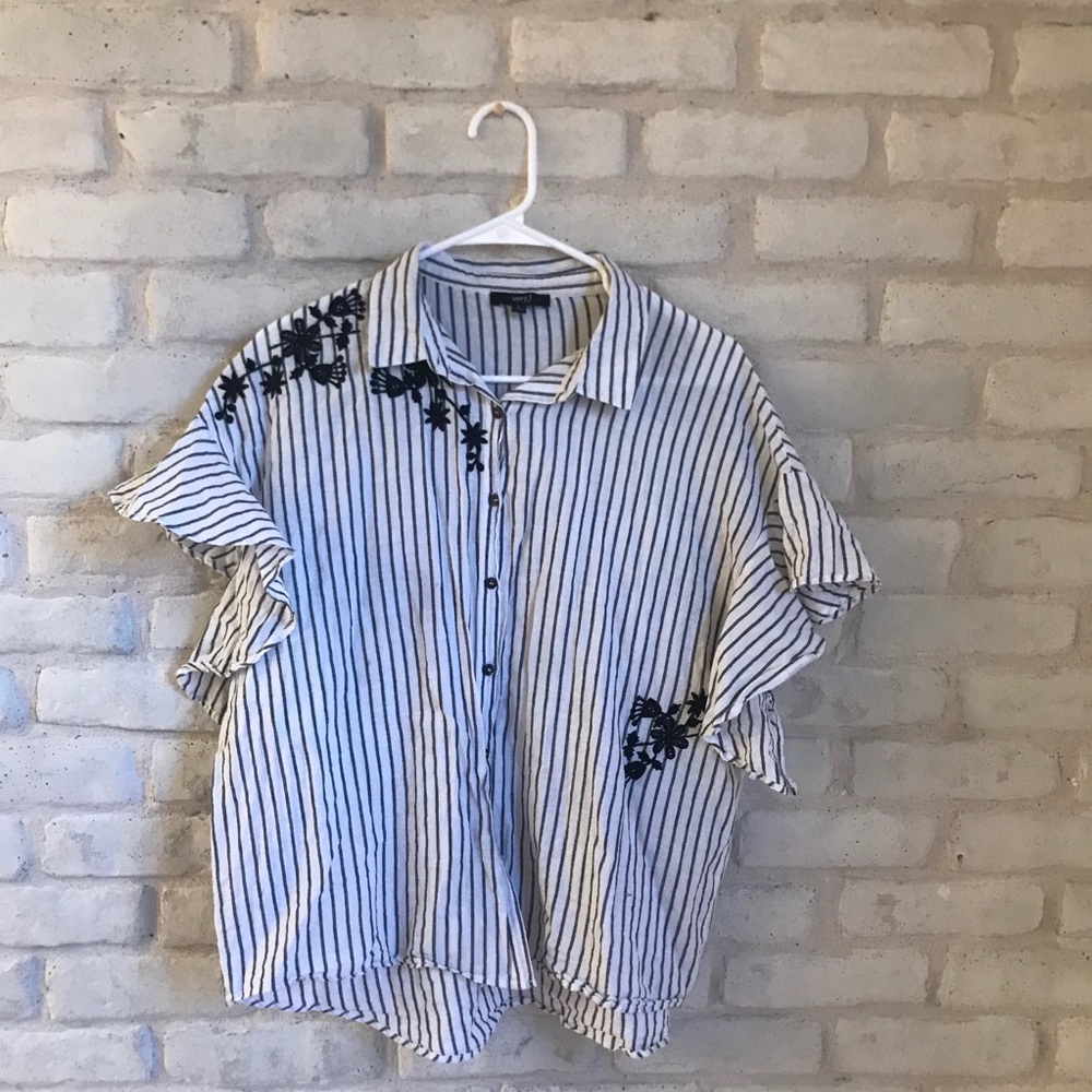 Very J Grey White Stripe Button Down Detail Flower